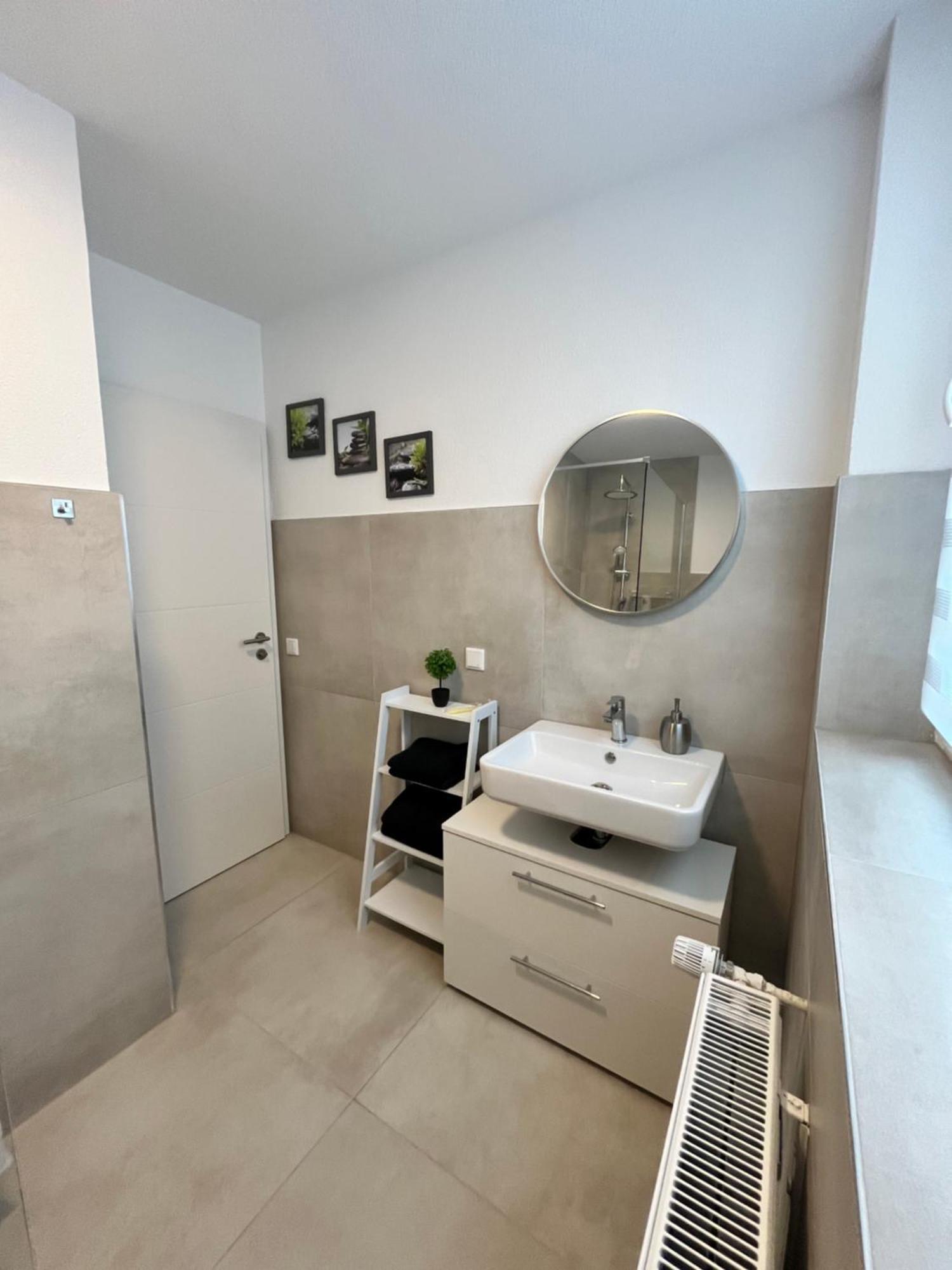 Appartment New York Naehe Duesseldorf, Messe, Hbf, City, Wifi, Helios Hospital クレーフェルト エクステリア 写真